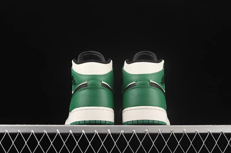 All categories Air Jordan Jordan series basketball shoes Air Jordan 1 Mid Air Jordan 1 Mid "Pine Green" AJ1 Joe 1 refreshing green toe China basketball shoes 852542-301